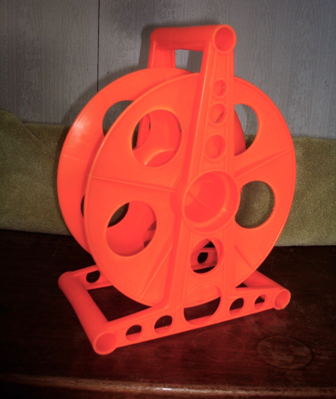 Outdoor Electrical Extension Cord Storage Reel 150 foot