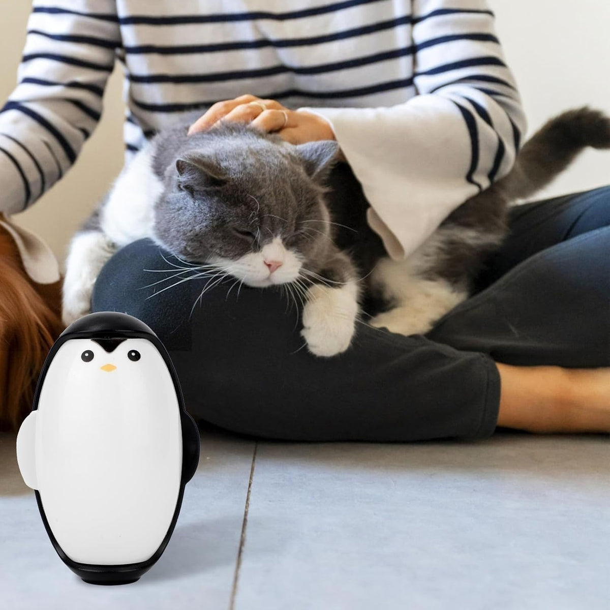 Reusable Penguin Lint Roller, Washable Adhesive Roller for Pet Hair, (Black)